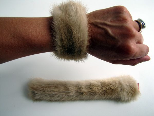 Nerz Klackarmbänder "used mink" creme