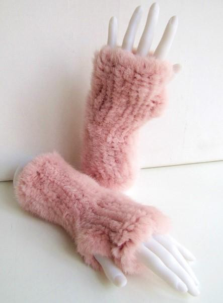 Pelzmaschetten Nerzhandschuhe aus baby rosa Fell gestrickt