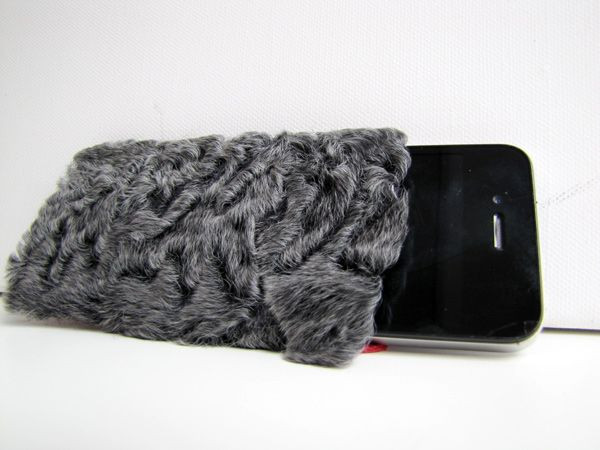 Persianer Pelz iPhone 14 & Smartphone Handytasche in grau "used fur" online kaufen