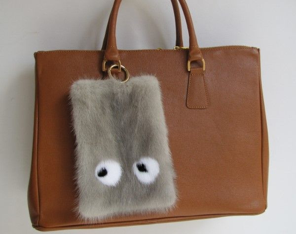 Taschenanhänger Eyes Felltasche Nerz grau